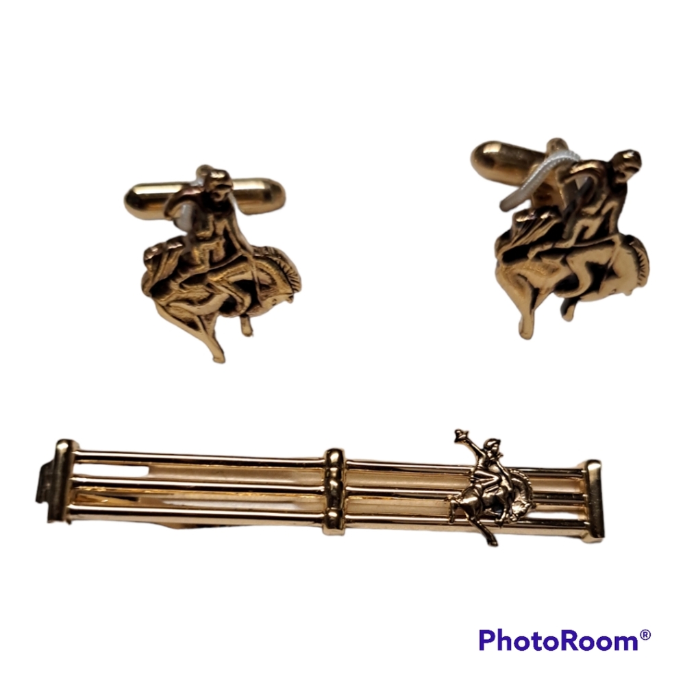 Vintage Pierre Cardin Cufflink Set - Picture 2 of 3
